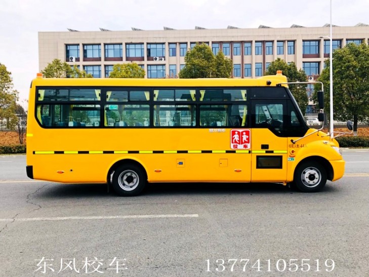 东风超龙41座小学生校车正侧面图片